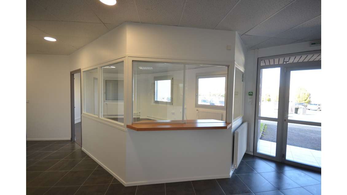 Bureaux 250m² cloisonnés à louer Rillieux-la-Pape