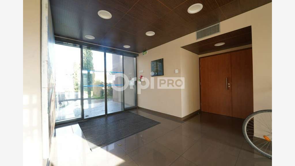 Bureau 175m² à louer à Rillieux-la-Pape