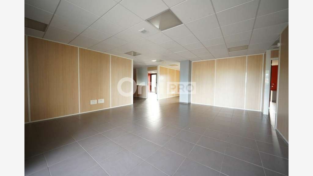 Bureau 175m² à louer à Rillieux-la-Pape