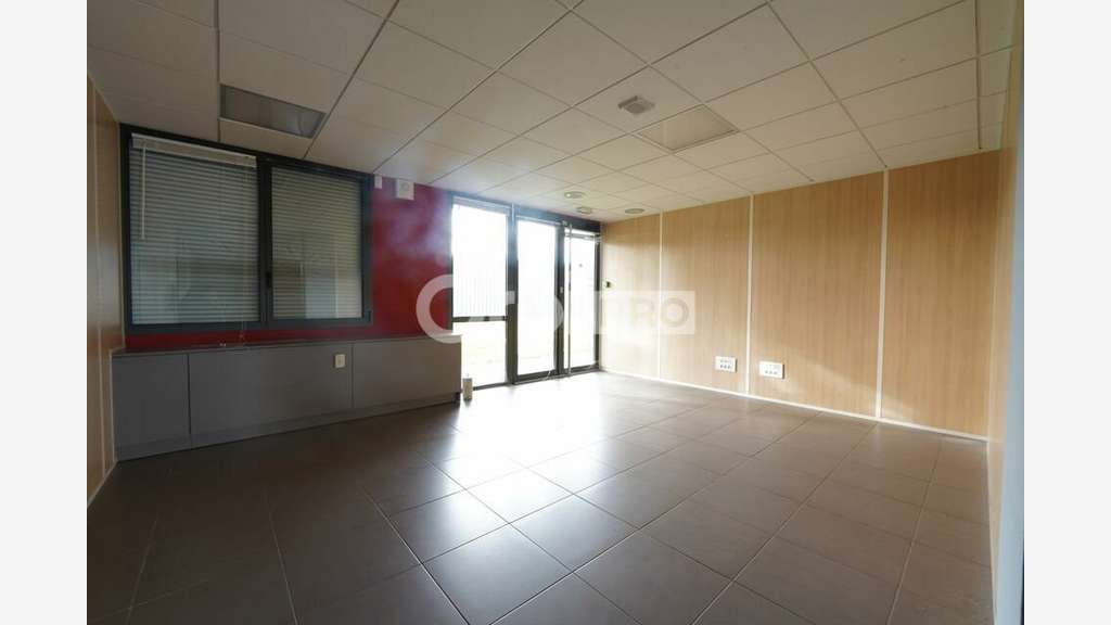 Bureau 175m² à louer à Rillieux-la-Pape
