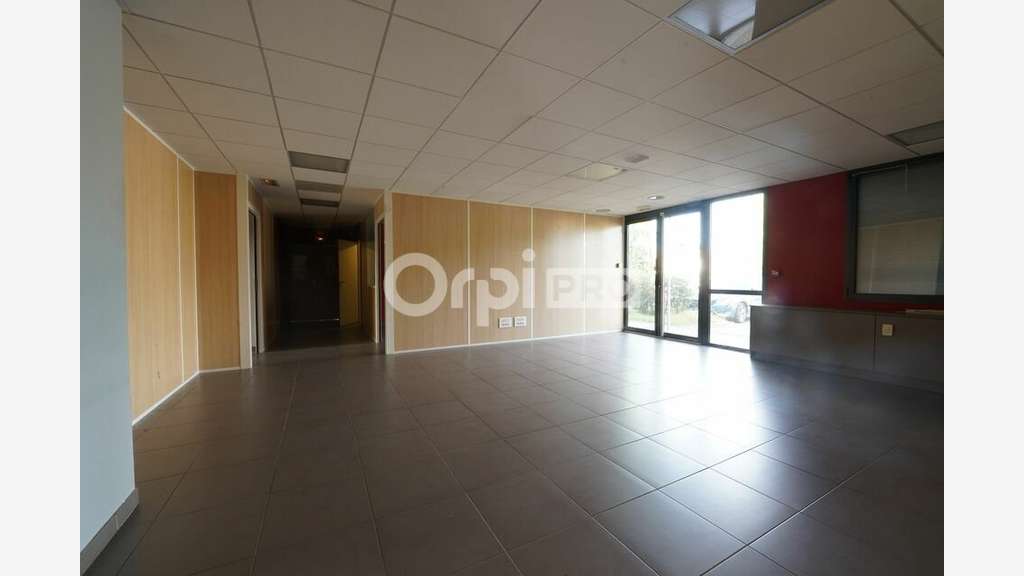 Bureau 175m² à louer à Rillieux-la-Pape