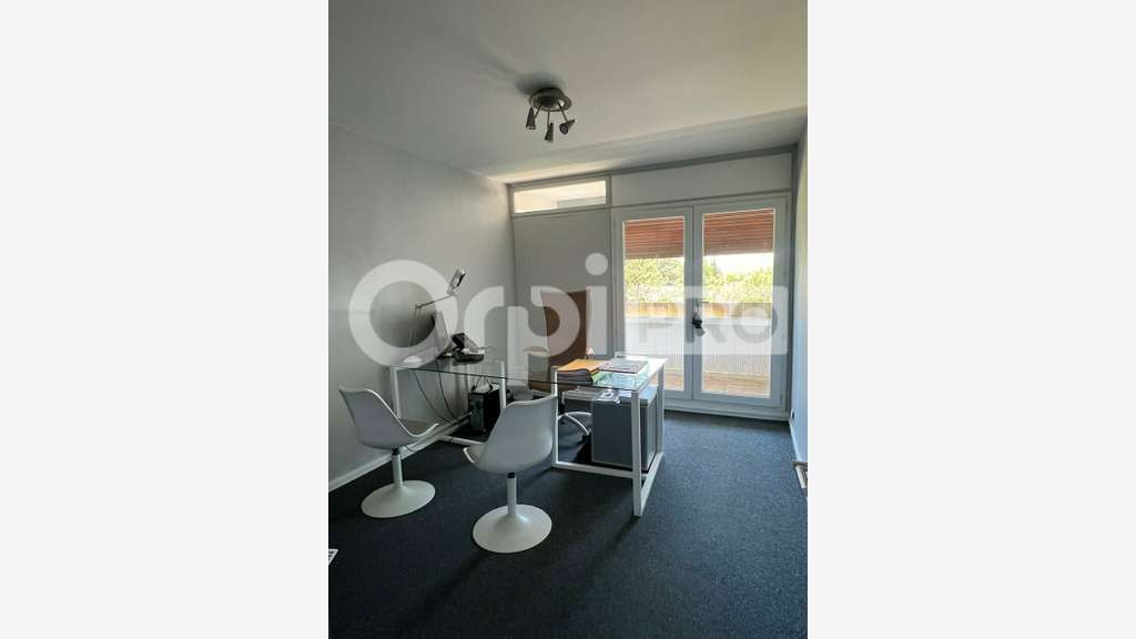 A louer bureaux 110m² ZFU à Rillieux la Pape