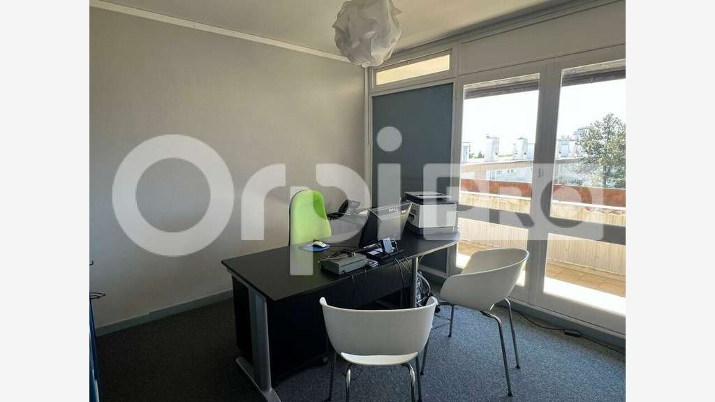A louer bureaux 110m² ZFU à Rillieux la Pape