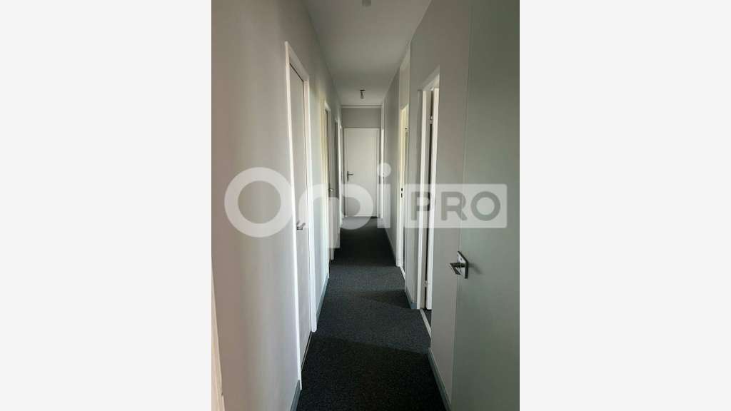 A louer bureaux 110m² ZFU à Rillieux la Pape