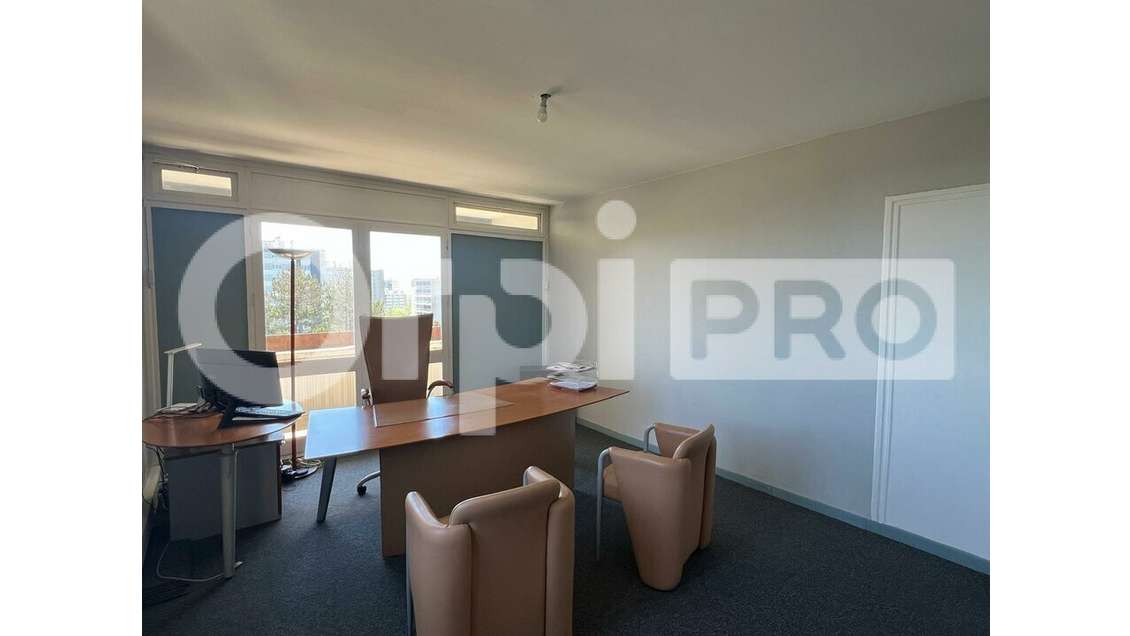 A louer bureaux 110m² ZFU à Rillieux la Pape