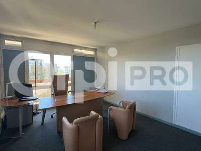 A louer bureaux 110m² ZFU à Rillieux la Pape