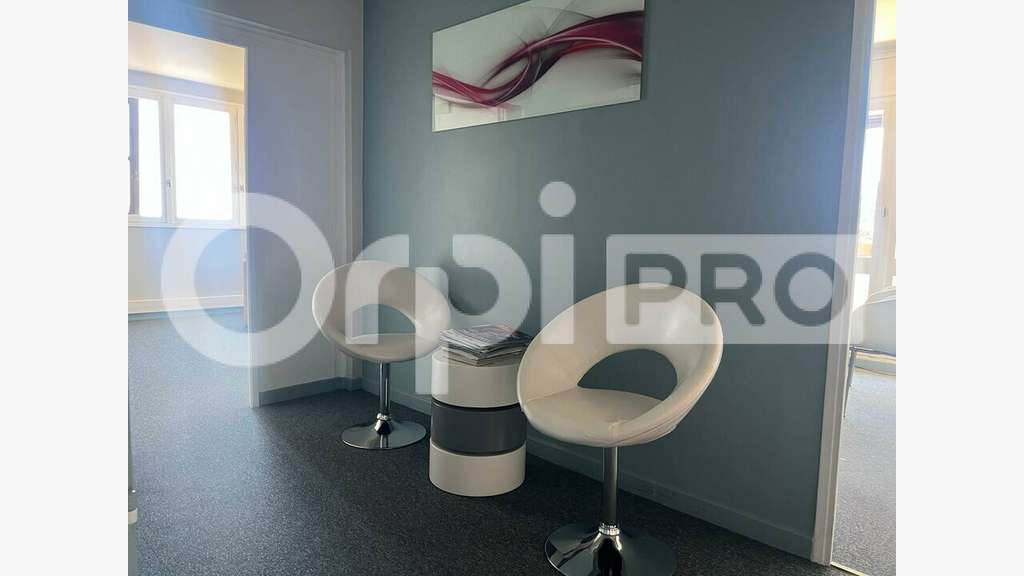 A louer bureaux 110m² ZFU à Rillieux la Pape