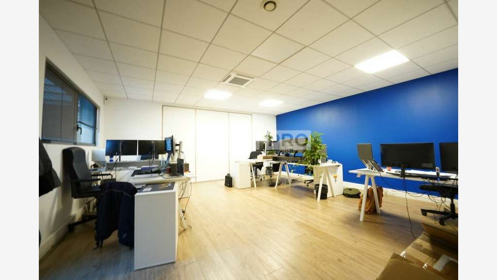 Bureaux à louer 202m² R+1 à Rillieux-la-Pape