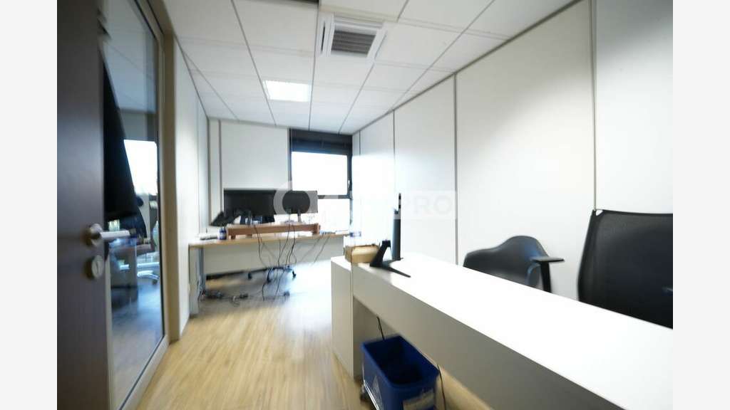Bureaux à louer 202m² R+1 à Rillieux-la-Pape