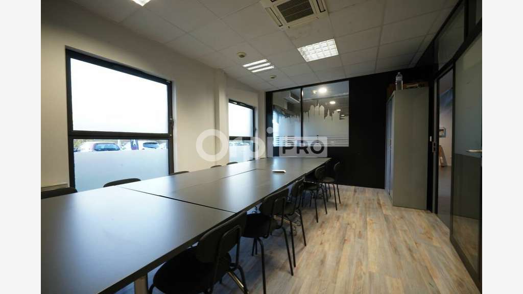 Bureaux à louer 202m² R+1 à Rillieux-la-Pape