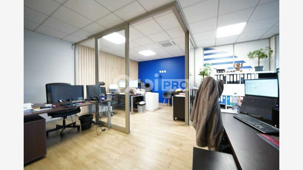 Bureaux à louer 202m² R+1 à Rillieux-la-Pape