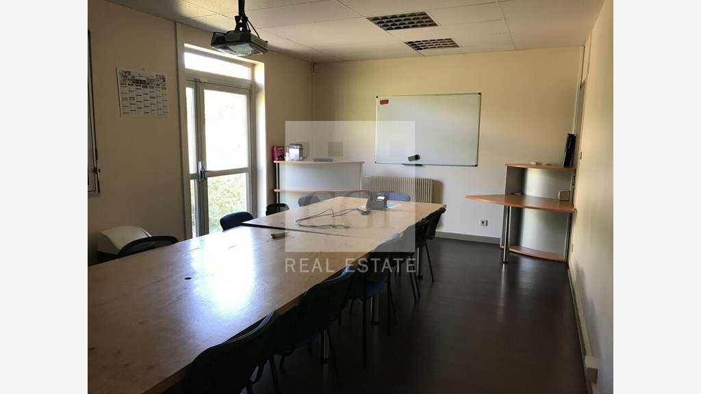 A louer bureaux climatisés 250m² Rillieux-la-Pape