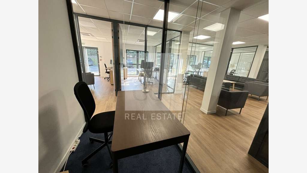 Bureaux de 204m² à louer en RDC Rillieux la Pape