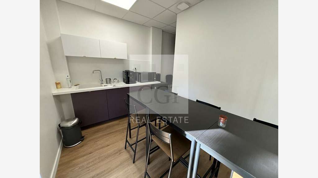 Bureaux de 204m² à louer en RDC Rillieux la Pape