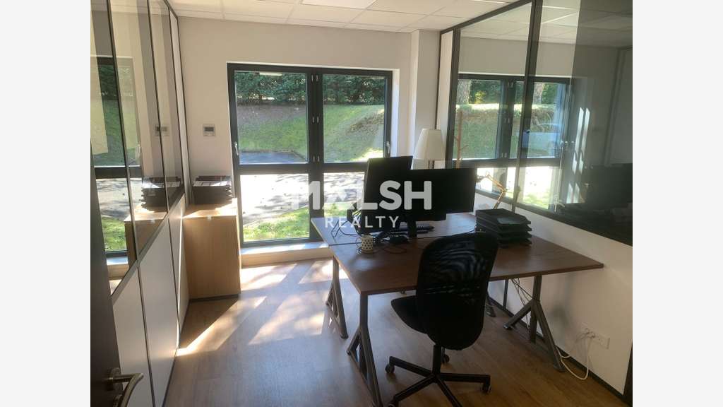 A louer bureaux 205m² à Rillieux la Pape