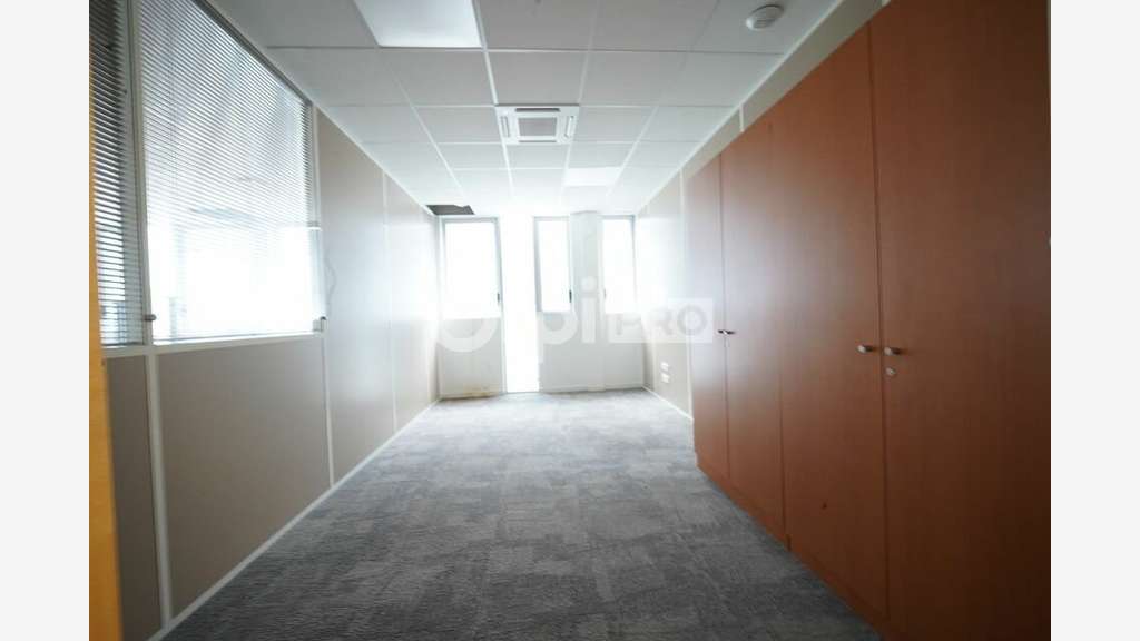 Bureaux à louer 220m² à Rillieux la Pape