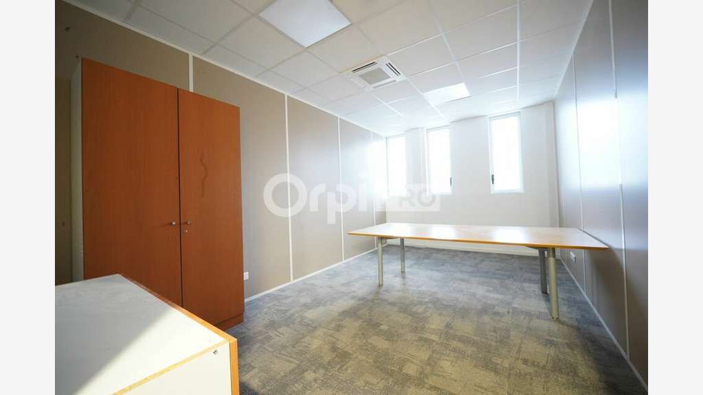 Bureaux à louer 220m² à Rillieux la Pape
