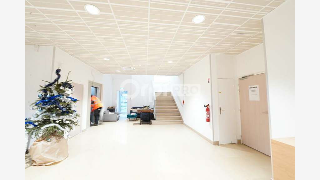 Bureaux à louer 220m² à Rillieux la Pape
