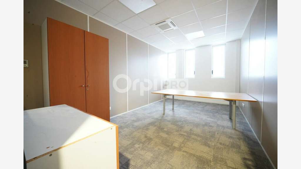 Bureaux à louer 220m² à Rillieux la Pape