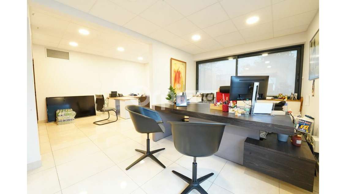 Bureaux à louer 220m² à Rillieux la Pape