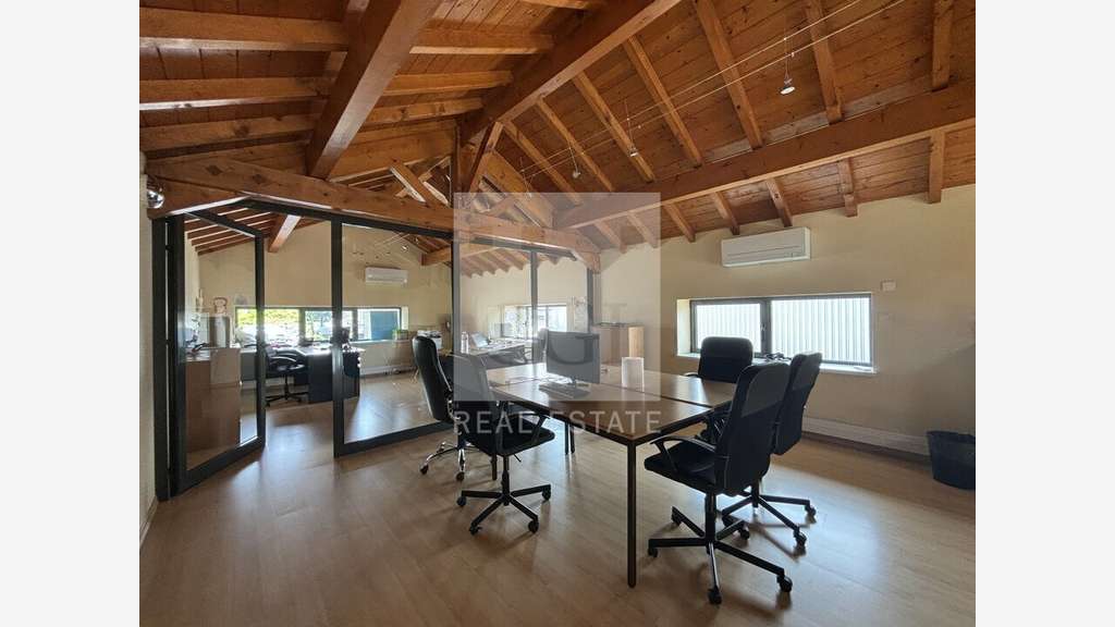 A louer bureaux de 110m² en R+1 à Rillieux-la-Pape
