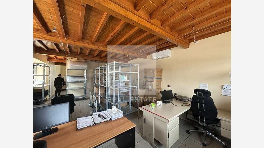 A louer bureaux de 110m² en R+1 à Rillieux-la-Pape