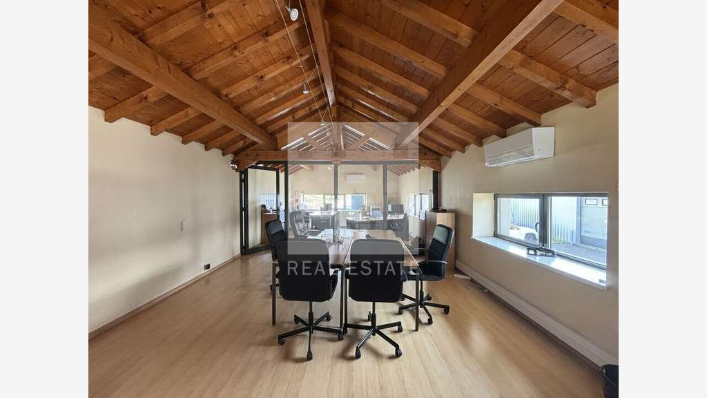 A louer bureaux de 110m² en R+1 à Rillieux-la-Pape
