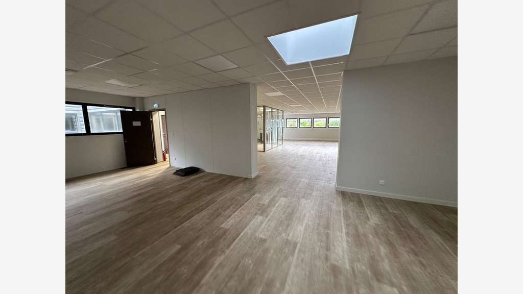 Bureaux de 344m² à louer à Rillieux la Pape (69)