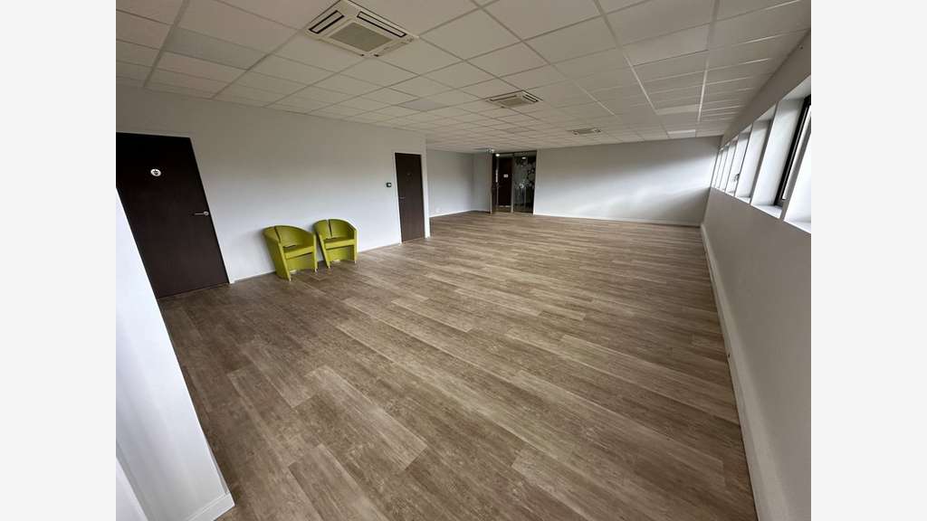 Bureaux de 344m² à louer à Rillieux la Pape (69)