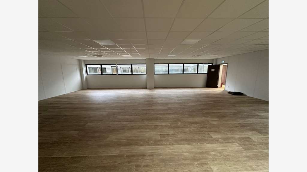 Bureaux de 344m² à louer à Rillieux la Pape (69)