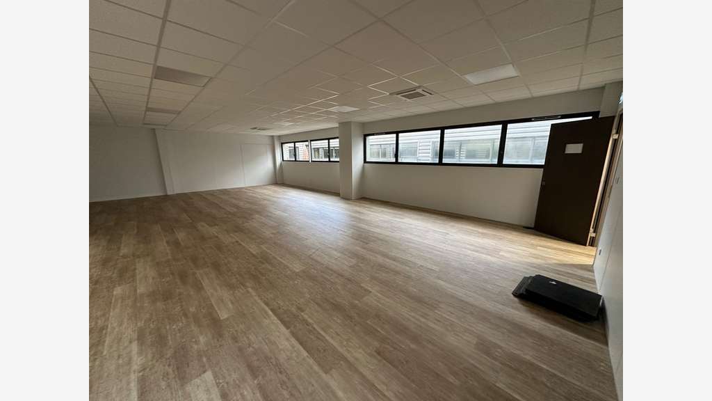 Bureaux de 344m² à louer à Rillieux la Pape (69)