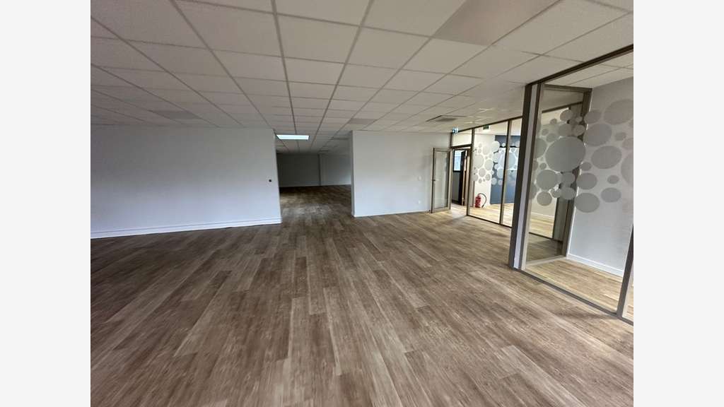 Bureaux de 249m² à louer à Rillieux la Pape (69)