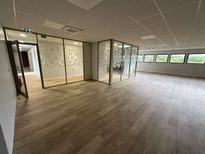 Bureaux de 249m² à louer à Rillieux la Pape (69)