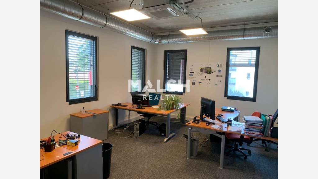 A louer bureaux 235m² à Rillieux-la-Pape