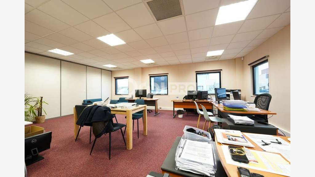 Bureaux de 125m² à louer à Rilleux la Pape