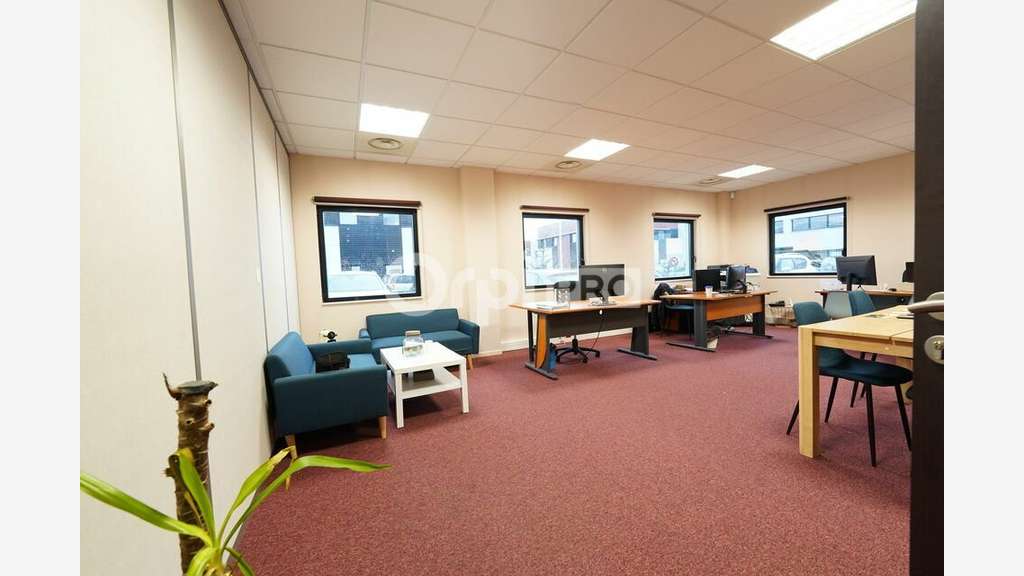 Bureaux de 125m² à louer à Rilleux la Pape