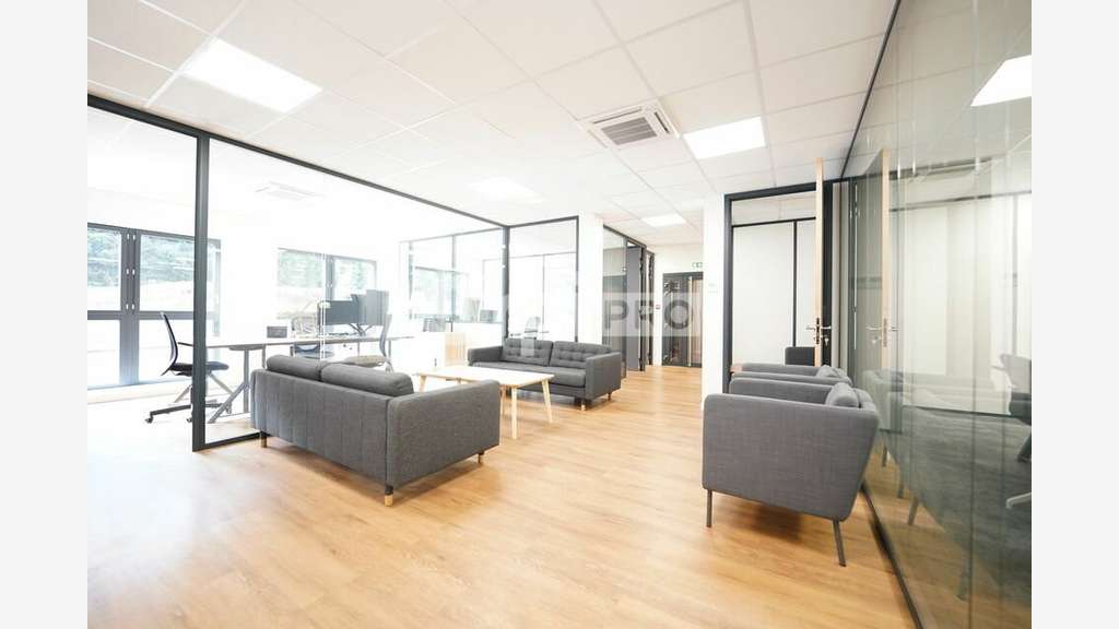 BUREAUX A LOUER - 205 m² - RILLIEUX LA PAPE