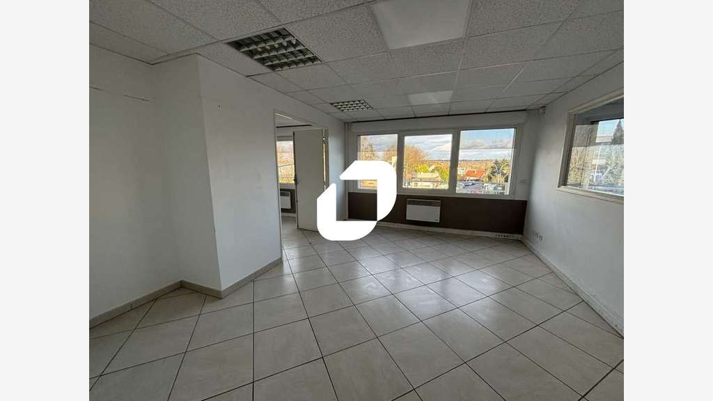 A louer Bureaux 112m² Ris orangis