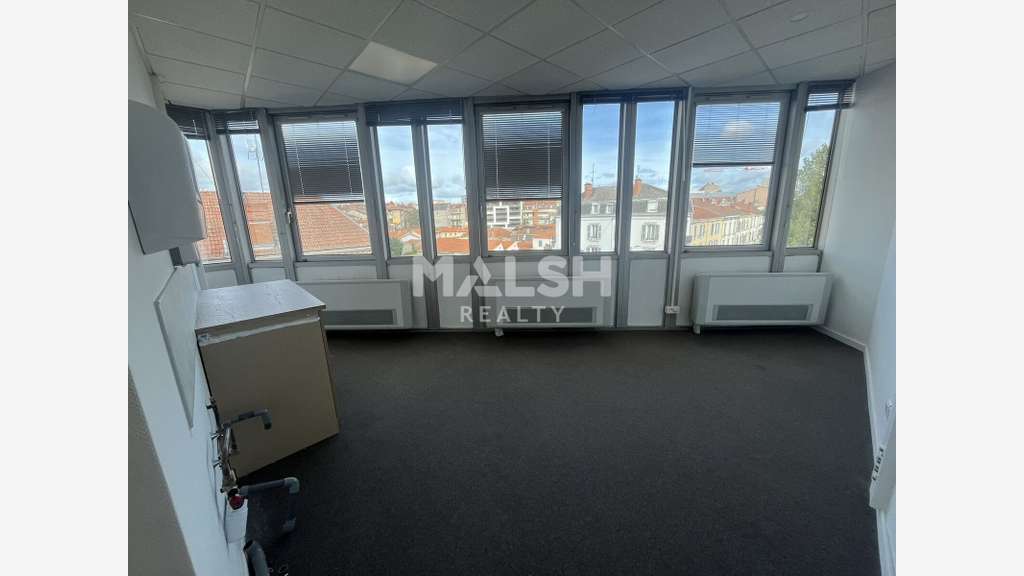 Plateau de bureaux 365m² lumineux à louer à Roanne