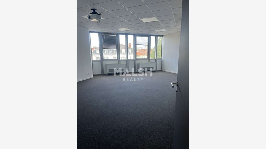Plateau de bureaux 365m² lumineux à louer à Roanne