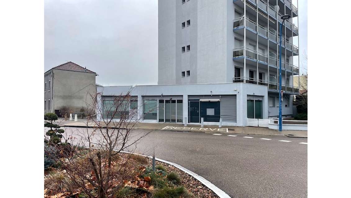À LOUER : Local de 165 m² en rez-de-chaussée, disp