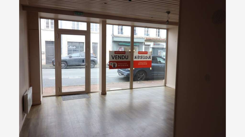 Ensemble 7 bureaux RDC louer à Rochefort (17)
