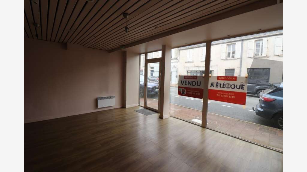 Ensemble 7 bureaux RDC louer à Rochefort (17)