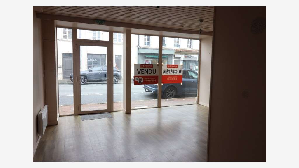 Ensemble 7 bureaux RDC louer à Rochefort (17)