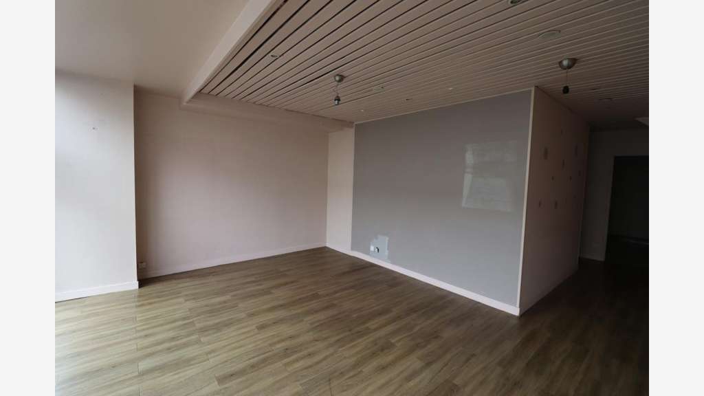 Ensemble 7 bureaux RDC louer à Rochefort (17)