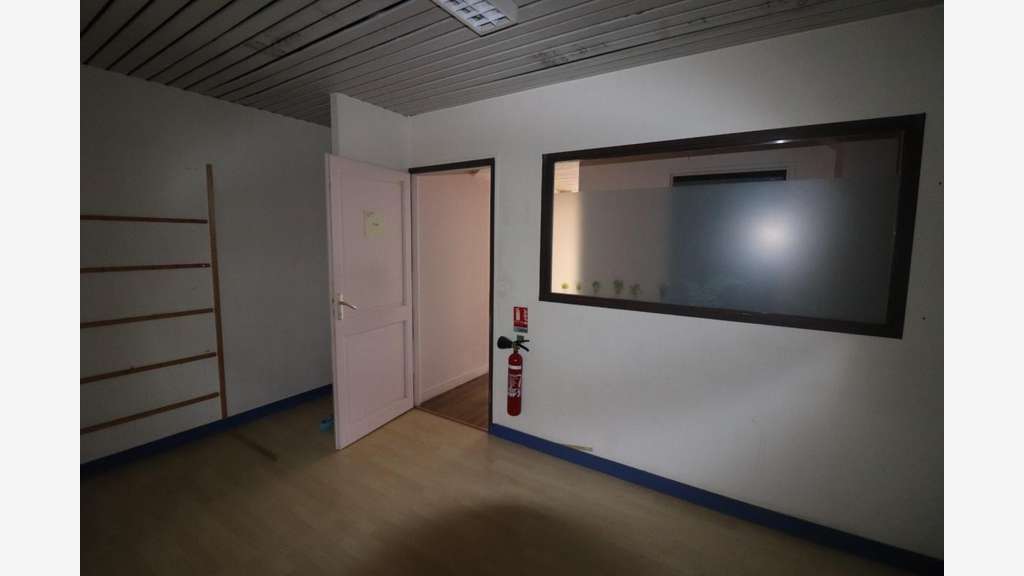 Ensemble 7 bureaux RDC louer à Rochefort (17)