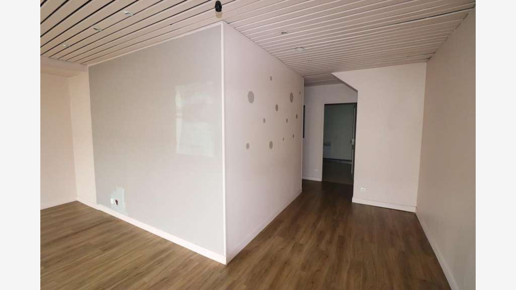 Ensemble 7 bureaux RDC louer à Rochefort (17)