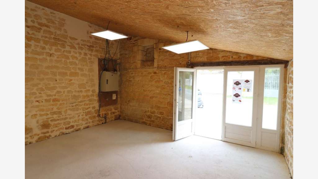Local N°1 90m² à louer à Rochefort (17)