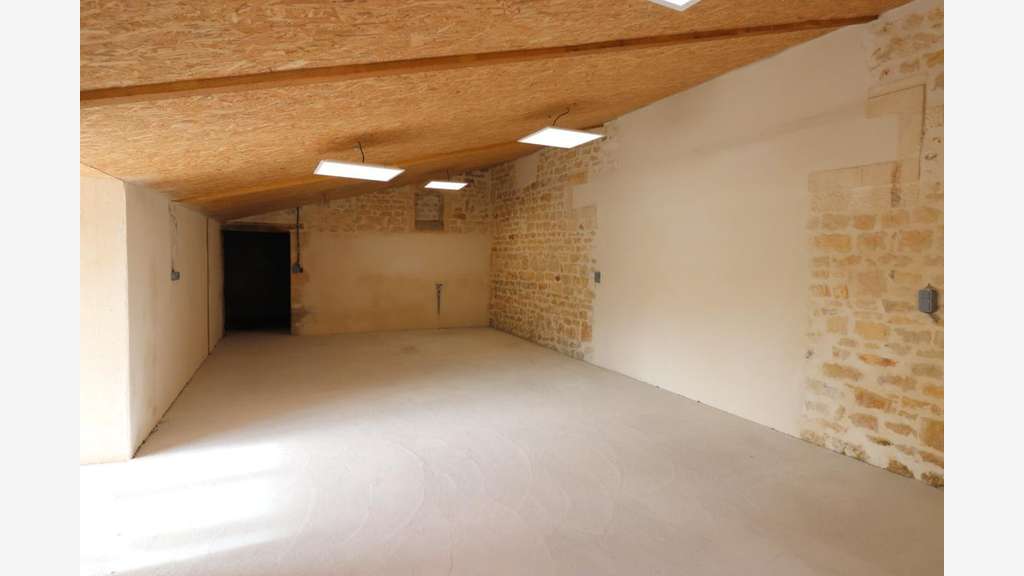 Local N°1 90m² à louer à Rochefort (17)
