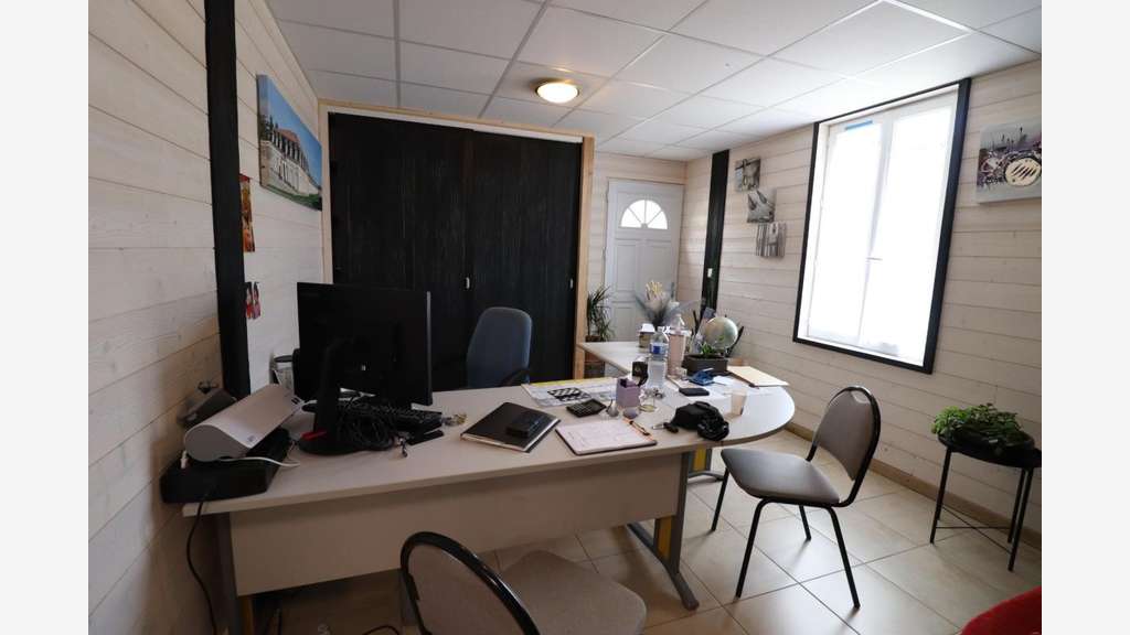 Local N°1 90m² à louer à Rochefort (17)